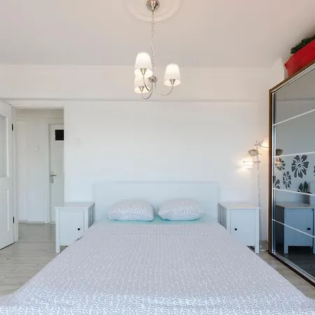 Windows On The Bay - * Измир