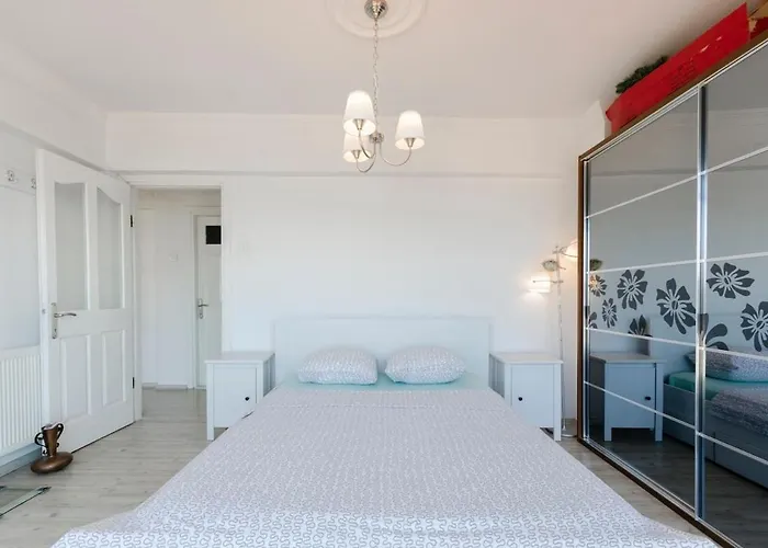 Windows On The Bay - * Izmir