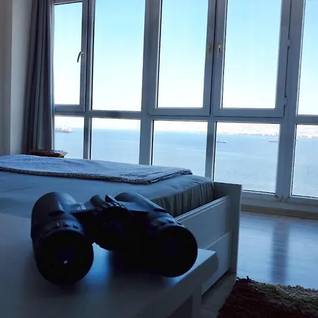 Windows On The Bay - * イズミル